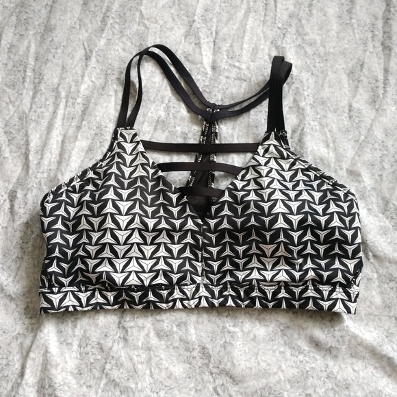Victoria's Secret Other - Victoria Sport black & white geometric bra size M